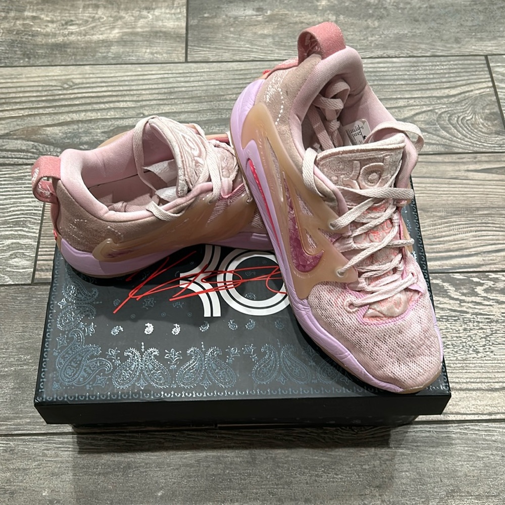 68. Nike KD 15 Aunt Pearl Shoes